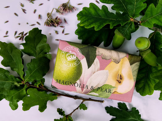 The English Soap Company Kew Gardens Magnolia and Pear Soap Bar 240g
