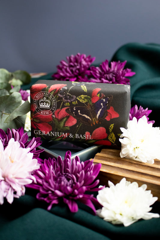 The English Soap Company Kew Gardens Geranium and Basil Soap Bar 240g
